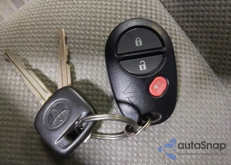 2011 Toyota Sienna Base V6 из США, поврежденный, VIN 5TDZK3DC8BS165043